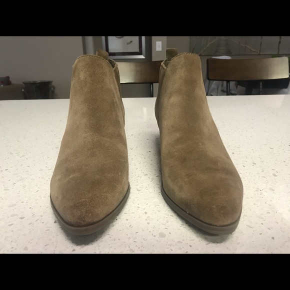 Beautiful Crown Vintage Ankle Boots - Picture 2 of 4